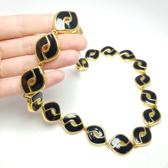 Vintage Chunky Black Enamel and Gold Tone Chain Collar Necklace, Retro 80s Style - Picture 5 of 6
